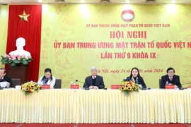 Bí thư Trung ương Đảng, Chủ tịch Ủy ban Trung ương Mặt trận Tổ quốc Việt Nam Đỗ Văn Chiến và các thành viên trong đoàn Chủ tịch điều hành hội nghị. (Ảnh: Minh Đức/TTXVN)