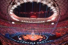 Sân Lusail lung linh ánh sáng trong lễ khai mạc Asian Cup 2023. (Ảnh: THX/TTXVN)