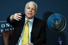 Tổng thống Ukraine bổ nhiệm Thượng nghị sỹ Mỹ McCain làm cố vấn