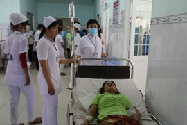 Gần 100 công nhân nghi bị ngộ độc thực phẩm tại huyện Mê Linh