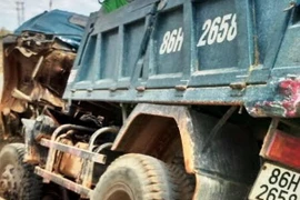 Bình Thuận: Cố băng qua đường sắt, tài xế xe tải bị thương nặng