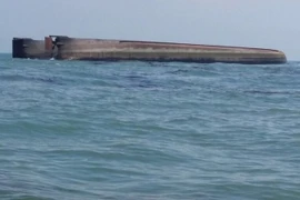 Tàu nạo vét cát Bolivia bị lật tại Malaysia, 14 người mất tích