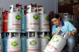 Bán lẻ gas Saigon Petro trên đường Cách mạng tháng 8, quận 3, Thành phố Hồ Chí Minh. (Ảnh: Thanh Vũ/TTXVN)