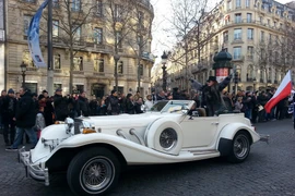[Photo] Màn diễu hành chào Năm mới trên đại lộ Champs-Elysée
