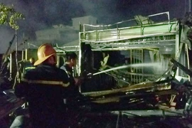 Hơn chục nhà dân bị thiêu rụi vì cháy khu chợ tại Cà Mau