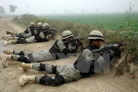 Pakistan bắt đầu huấn các luyện giáo viên sử dụng vũ khí 