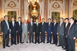 Tổng Bí thư Nguyễn Phú Trọng tiếp Chủ tịch Tập đoàn Sumitomo Kuniharu Nakamura. (Ảnh: Trí Dũng/TTXVN)