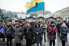 Hàng trăm người biểu tình tấn công Dinh Tổng thống Ukraine 