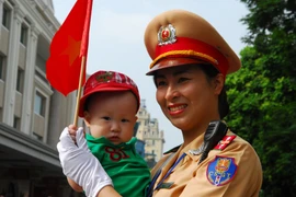 Niềm vui của người dân Việt Nam trong ngày lễ Độc lập. (Ảnh: TTXVN)