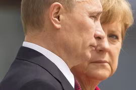 Báo Anh: Ông Putin xúi Ukraine "mua" dân quân ở miền Đông
