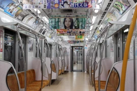 Ánh sáng trên thế hệ toa tàu mới đóng được Công ty tàu ngầm Tokyo cho lắp đặt ánh sáng LED. (Nguồn: Hữu Thắng/Vietnam+)