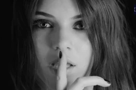 Em gái cô Kim khoe mắt đẹp trong quảng cáo của Estée Lauder