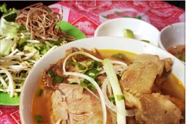 Bún bò Huế, một trong những đặc sản không thể bỏ qua khi đến đất cố đô. (Ảnh: Xuân Mai/Vietnam+)