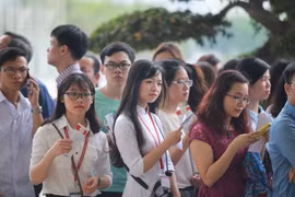 Học sinh, sinh viên Việt Nam háo hức tới nghe buổi nói chuyện của Tổng thống Obama. (Ảnh: Minh Sơn/Vietnam+)