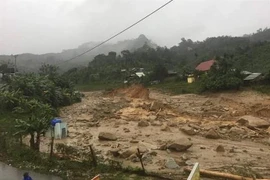 Hiện trường vụ sạt lở đất ở xã Phước Lộc, huyện Phước Sơn, Quảng Nam. (Ảnh: TTXVN phát)
