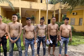 Các đối tượng bị bắt giữ tại cơ quan chức năng. (Ảnh: TTXVN phát)
