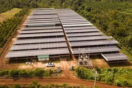 Dự án điện mặt trời mái nhà trang trại tại xã Thăng Hưng, huyện Chư Prông, tỉnh Gia Lai. (Ảnh: Hoài Nam/TTXVN)