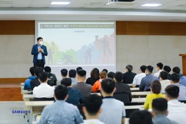 Các nhân viên tham gia chương trình đào tạo của Samsung. (Ảnh: PV/Vietnam+)