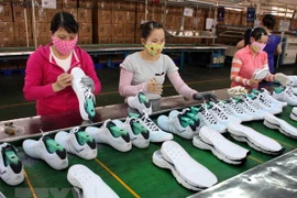 Da giày là một trong những ngành có phải cắt giảm lao động lớn. (Ảnh minh hoạ: Trần Lê Lâm/TTXVN)