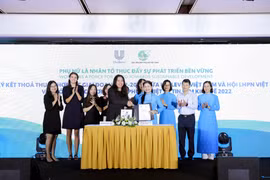 Ký kết chương trình hợp tác giữa Unilever Việt Nam và Hội Liên hiệp Phụ nữ Việt Nam (Ảnh: PV/Vietnam+)