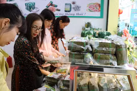 Chỉ số giá nhóm hàng ăn và dịch vụ ăn uống trong tháng tiếp tục tăng 0,21% so với tháng 12/2023 đồng thời tác động làm CPI chung tăng 0,07 điểm phần trăm. (Ảnh: Vietnam+)