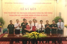 Lễ ký kết hợp tác đẩy mạnh ứng dụng công nghệ thông tin lĩnh vực lao động, người có công và xã hội. (Ảnh: PV/Vietnam+)