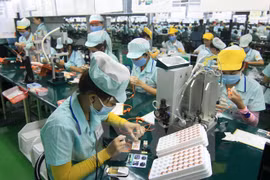 Sản xuất linh kiện điện tử. (Ảnh minh họa: Vũ Sinh/TTXVN)