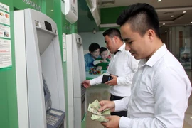 Tiền lương bình quân năm 2016 chỉ tăng khoảng . (Ảnh minh họa: TTXVN)