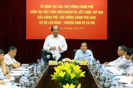 Tổ công tác của Thủ tướng làm việc với Bộ Lao động-Thương binh và Xã hội. (Ảnh: Anh Tuấn/TTXVN)