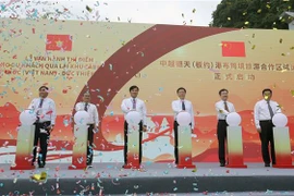 Thí điểm cho du khách qua lại Khu cảnh quan thác Bản Giốc-Đức Thiên