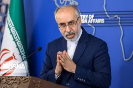 Người phát ngôn Bộ Ngoại giao Iran Nasser Kanaani tại cuộc họp báo ở Tehran. (Ảnh: IRNA/TTXVN)
