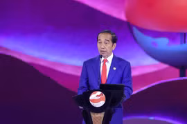 Tổng thống Indonesia Joko Widodo tuyên bố Bế mạc Hội nghị Cấp cao ASEAN 43. (Ảnh: Dương Giang/TTXVN)