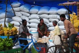 Một cửa hàng bán gạo tại Chennai, Ấn Độ. (Ảnh: AFP/TTXVN)