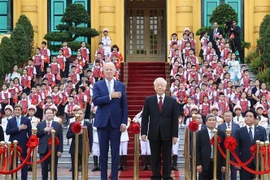 Tổng Bí thư Nguyễn Phú Trọng đón Tổng thống Hoa Kỳ Joe Biden thăm cấp Nhà nước tới Việt Nam. (Ảnh: Trí Dũng/TTXVN)