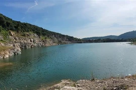 Hồ nước sâu nguy hiểm tại khu phố Hải Dinh, phường Kim Dinh, thành phố Bà Rịa, tỉnh Bà Rịa-Vũng Tàu. (Ảnh: Hoàng Nhị/TTXVN)