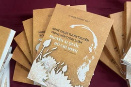 Cuốn sách có độ dài gần 300 trang với 4 Chương chính. (Ảnh: Thu Hoài/TTXVN)