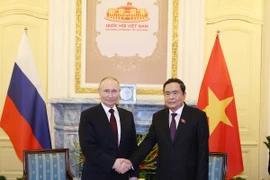 Chủ tịch Quốc hội Trần Thanh Mẫn hội kiến Tổng thống LB Nga Vladimir Putin trong chuyến thăm cấp Nhà nước tới Việt Nam. (Ảnh: Thống Nhất/TTXVN)