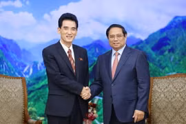 Thủ tướng Phạm Minh Chính tiếp Đại sứ Triều Tiên tại Việt Nam Ri Sung Guk. (Ảnh: Dương Giang/TTXVN)