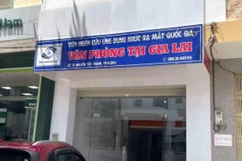 Trụ sở với bảng hiệu sai chính tả của Viện nghiên cứu ứng dụng khúc xạ mắt quốc gia - Văn phòng tại Gia Lai. (Ảnh: Quang Thái/TTXVN)