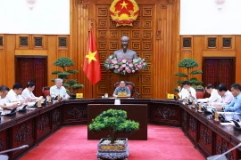 Thủ tướng Phạm Minh Chính chủ trì cuộc họp giữa Thường trực Chính phủ với Thường trực Tiểu ban Kinh tế-Xã hội. (Ảnh: Dương Giang/TTXVN)