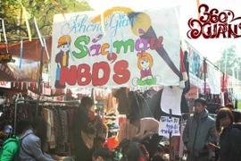 Rộn ràng Hội chợ 360* Xuân của sinh viên Đại học Kinh tế quốc dân