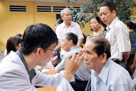 Thầy thuốc trẻ ra quân, khám chữa bệnh miễn phí hơn 100.000 người dân