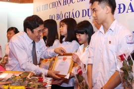 Tuyên dương 130 học sinh đoạt giải quốc gia môn lịch sử 