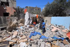 Cảnh đổ nát sau cuộc không kích của Israel tại Dải Gaza ngày 7/5/2024. (Ảnh: THX/TTXVN)