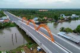 Cầu Tây Đô bắc qua sông Cần Thơ có vốn đầu tư hơn 225 tỷ đồng. (Ảnh: Thanh Liêm/TTXVN)