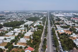 Đường Mỹ Phước-Tân Vạn dài 62km với 10 làn xe kết nối các khu công nghiệp tại Bình Dương. (Ảnh: TTXVN phát)