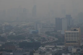 Ô nhiễm không khí nghiêm trọng ở thủ đô Bangkok, Thái Lan. (Ảnh: AFP/TTXVN)