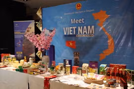 Sản phẩm của Việt Nam giới thiệu tại sự kiện. (Ảnh: Hương Giang/TTXVN)
