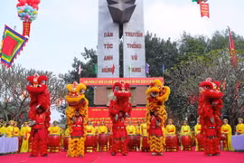 Biểu diễn múa lân tại buổi lễ. (Ảnh: Hoàng Hiếu/TTXVN)
