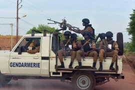 Binh sỹ Burkina Faso tuần tra tại Ouahigouya. (Ảnh: AFP/TTXVN)